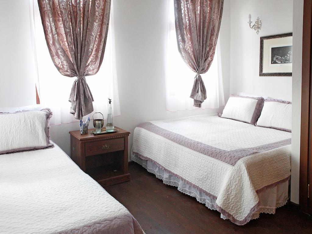 Marjolaine Hotel Ayvalik Room photo